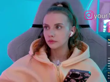 Bongacams Nude Webcam of -VikkiL0vesCheese-