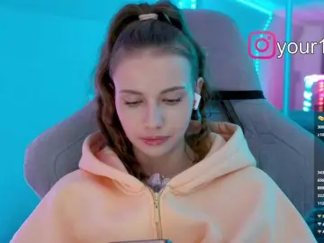 Bongacams Sex Chat of -VikkiL0vesCheese-