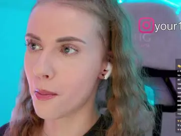 Bongacams Free Live Porn of -VikkiL0vesCheese-