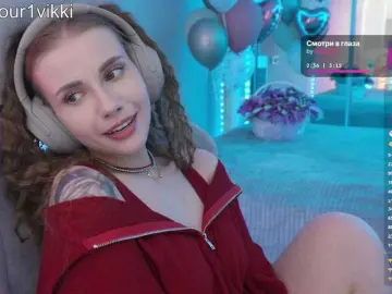 Bongacams Live Porn of -VikkiL0vesCheese-