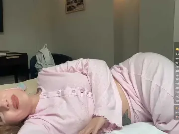 Bongacams Nude Webcam of -VikkiL0vesCheese-