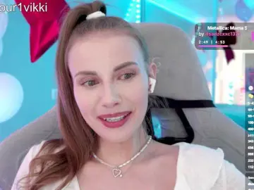 Bongacams Live Porn of -VikkiL0vesCheese-