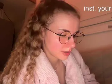 Bongacams Live Porn of -VikkiL0vesCheese-