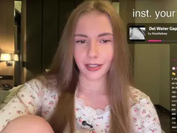 Bongacams Live Porn of -VikkiL0vesCheese-