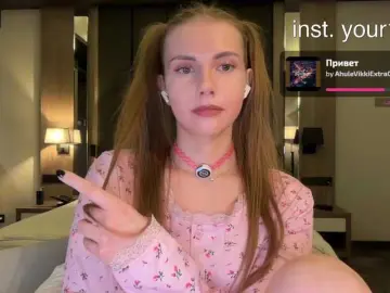 Bongacams Free Live Porn of -VikkiL0vesCheese-