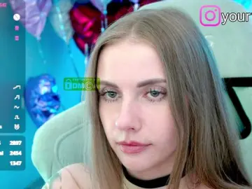 Bongacams Free Live Porn of -VikkiL0vesCheese-