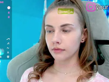 Bongacams Live Sex Cam of -VikkiL0vesCheese-