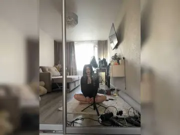 Bongacams Watch Live Sex Cams of Alliina-leee
