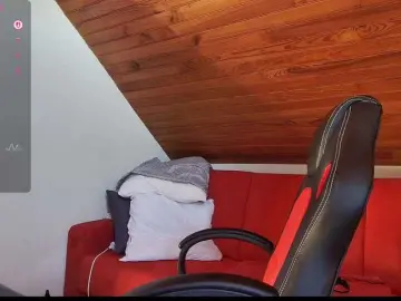 Shaved white milf cams