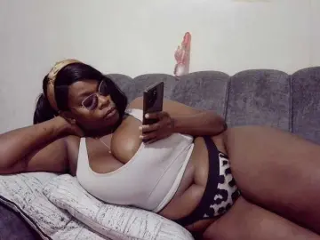 Brunette babe milf cams