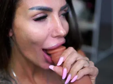 Bongacams Watch Live Sex Cams of RaquelleVon