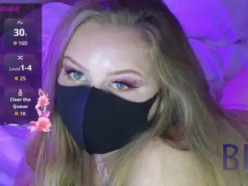 Shaved white milf cams