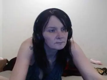 Shaved white milf cams