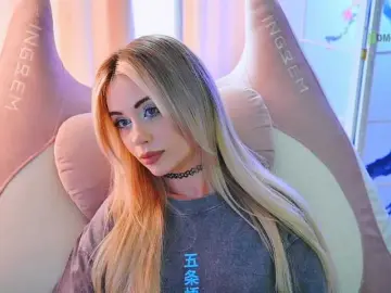 Enjoying milf cams