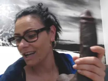 Shaved white milf cams