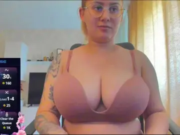 Bongacams Nude Webcam of O-Queen