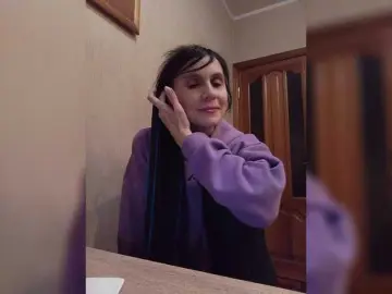 Bongacams Live Sex Cam of Hellenalonenochka