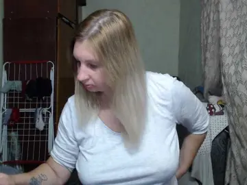 Bongacams Free Live Porn of BustyBlondy