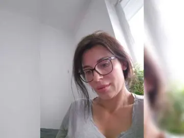 Enjoying milf cams