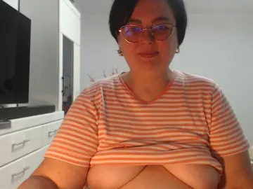 Bongacams Free Porn Cam of Emyllywhite