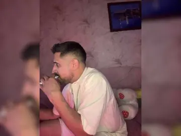 Bongacams Free Porn Cam of VIP17CoupleDream