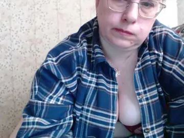 Shaved white milf cams