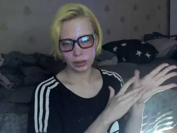 Shaved white milf cams