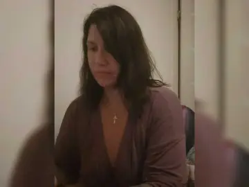 Enjoying milf cams