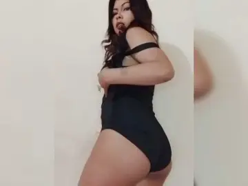 Dildoing milf cams