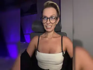 Enjoying milf cams