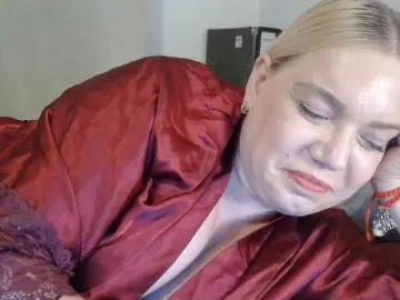 Enjoying milf cams
