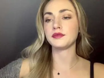 Bongacams Free Porn Cam of ScarlettXQueen