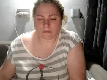 Bongacams Watch Live Sex Cams of candycream74