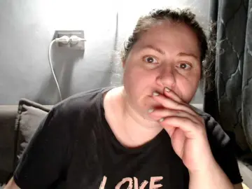 Bongacams Free Porn Cam of candycream74