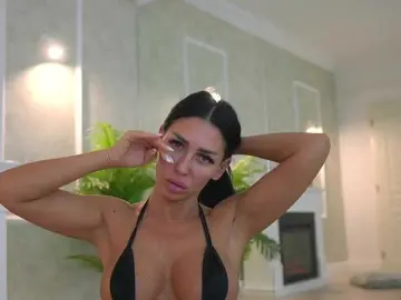 Bongacams Sex Cam of MyaBlack