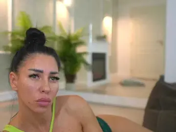 Bongacams Sex Cam of MyaBlack