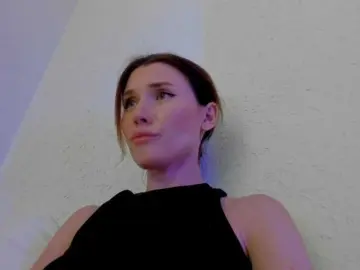 Bongacams Nude Webcam of ZoiKissy