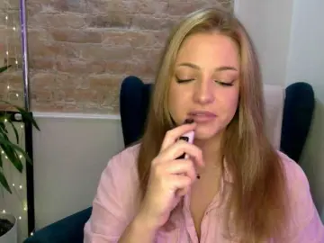 Bongacams Free Porn Cam of LilyTop