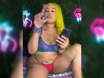 Bongacams Free Porn Cam of BigButtSarena