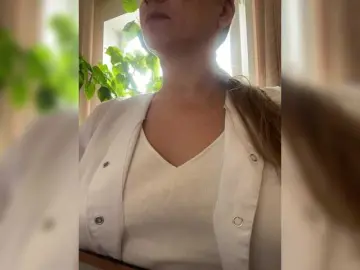Shaved white milf cams