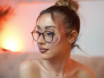 Bongacams Adult Video Chat of AileenKiss