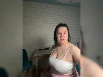Shaved white milf cams