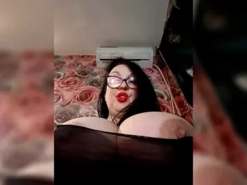 Dildoing milf cams