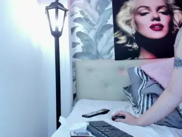 Big tits babe milf cams