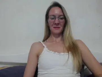 Bongacams Free Live Porn of Melody121