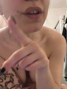 Cam4 Free Live Porn of marikahotfun