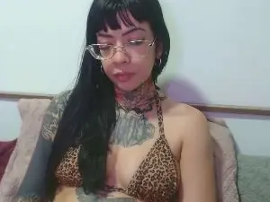 Cam4 Live Sex of vodumdoll_