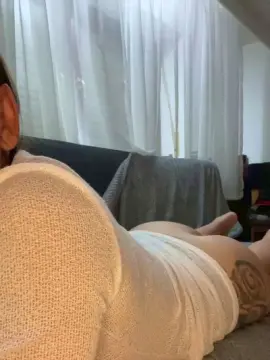 Cam4 Live Sex of Moomyhot40