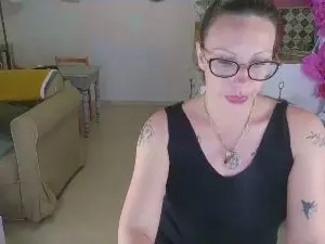 Cam4 Free Live Porn of cerise132