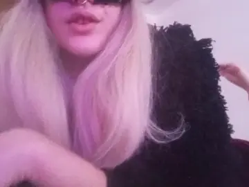 Cam4 Sex Cam of PrincessPoisonB